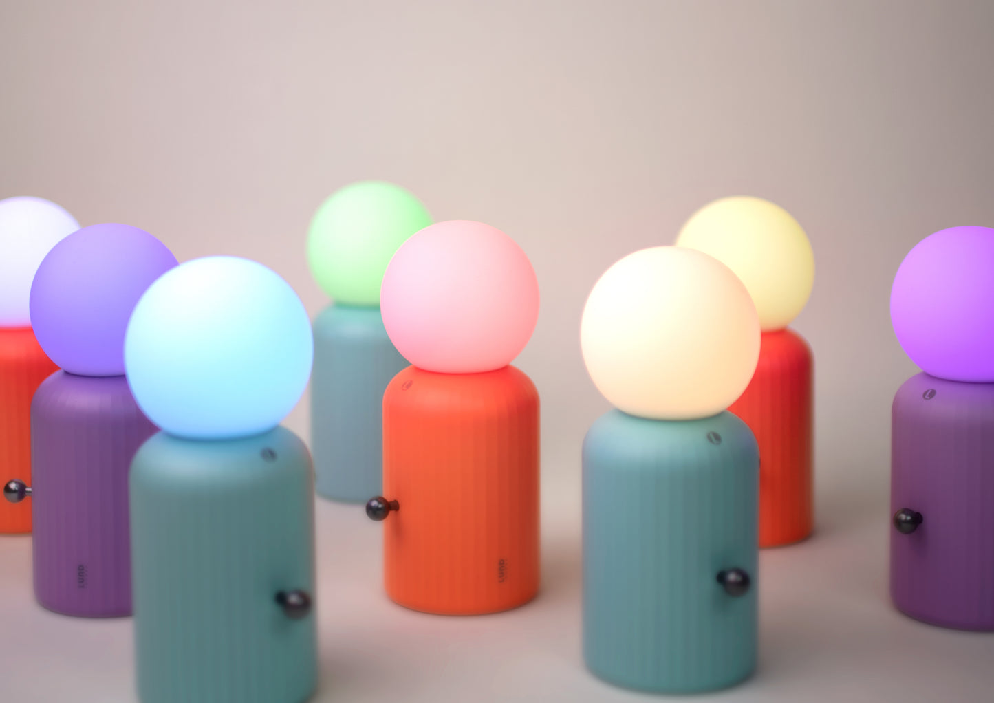 Skittle Wireless Lamp with Phone Charger