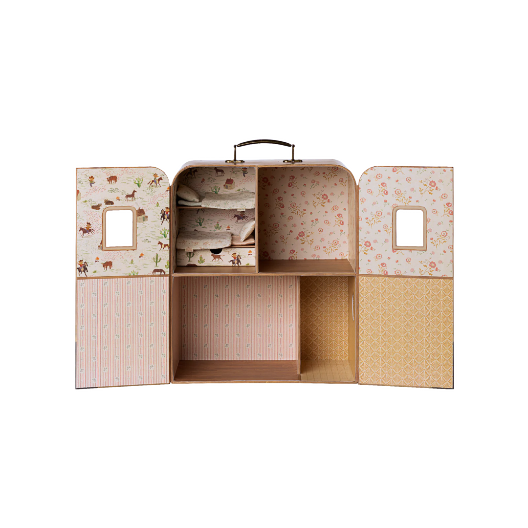 SuitCasa Mouse House