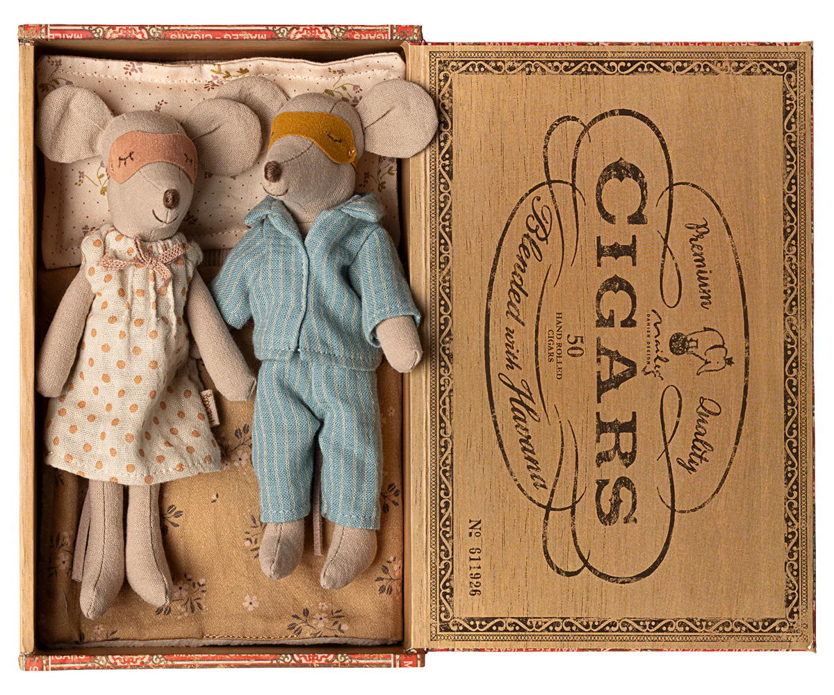 Mum and Dad Mice In Cigar Box