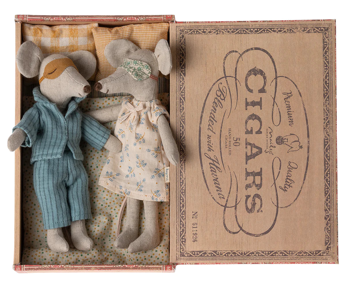 Mum and Dad Mice In Cigar Box